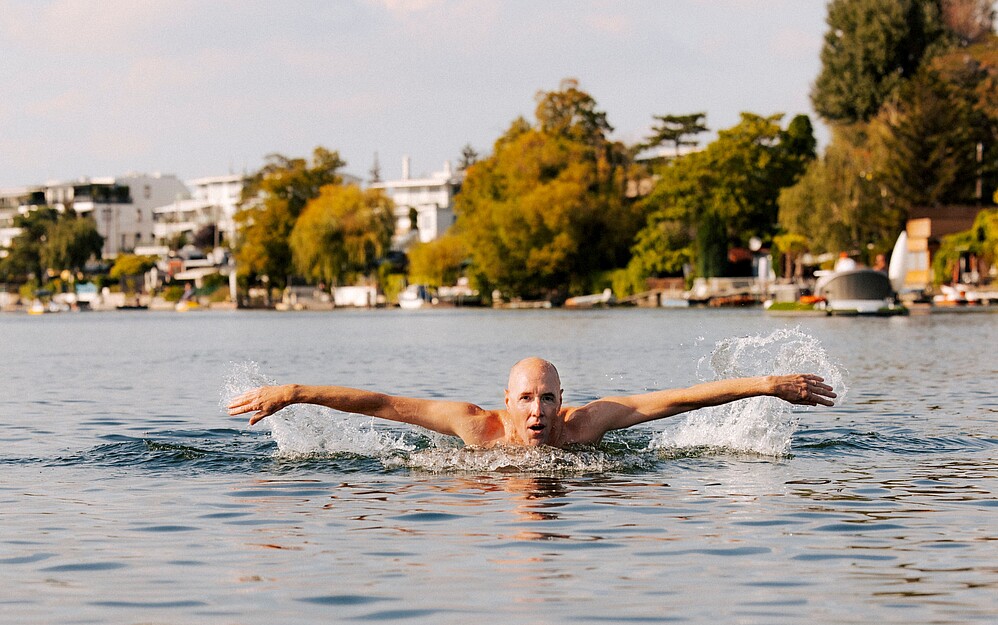 Man swimming in crowl style at good weather