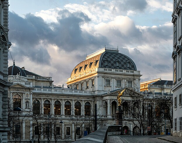 University of Vienna ( UniWien )