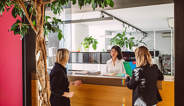 Vienna's Expat Cetre reception area with three women