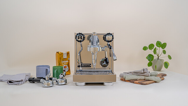 Product picture featuring a coffee machine and decorations.