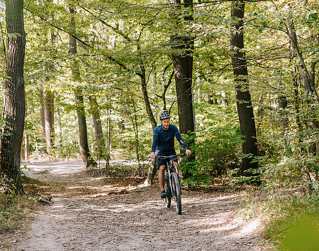 Man riding a bike through the Viennese Prater